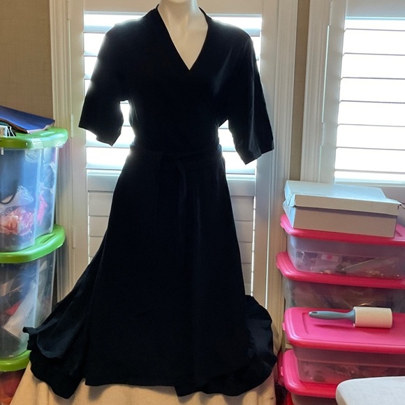 Chic Black Long Sleeve Dress - Picture 1 of 9